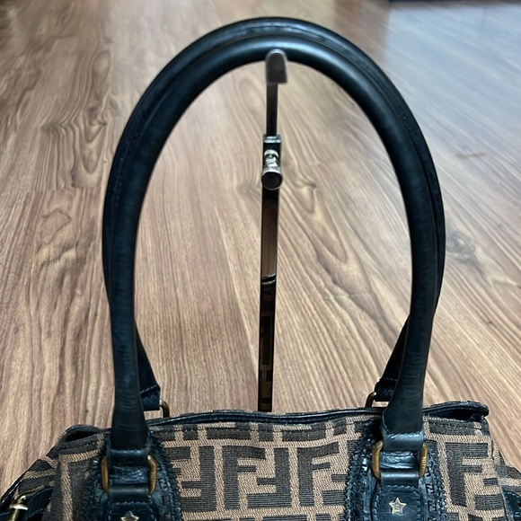 A161 - 💯% authentic Fendi shoulder bag - Picture 9 of 16